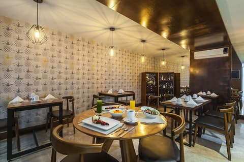 FCH Hotel Expo, Restaurant