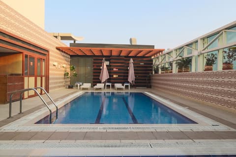 Queen Palace Hotel, Pool