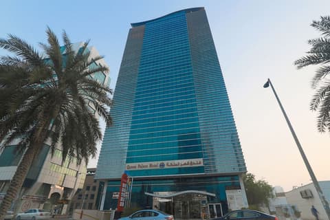 Queen Palace Hotel, Front of property