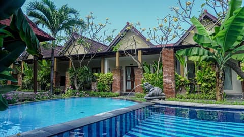 The Janan Villa, Pool