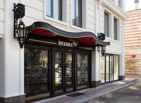 Istanbul Town Hotel, Property entrance