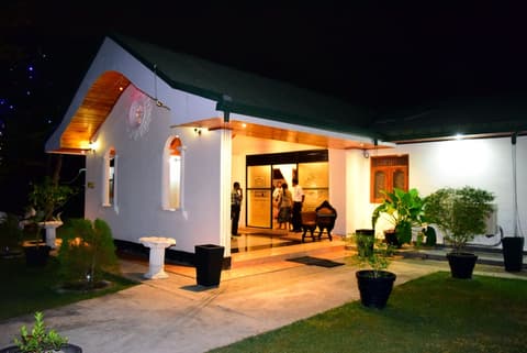 Guruge King's Island Resort