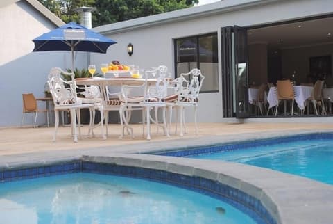 6 on Morris Guest Lodge, Outdoor pool
