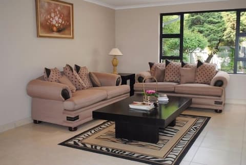 6 on Morris Guest Lodge