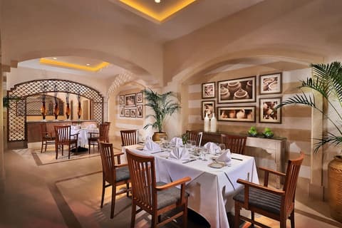 Steigenberger Alcazar, Restaurant
