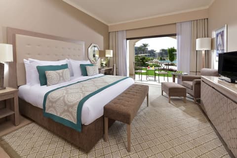 Steigenberger Alcazar, Room