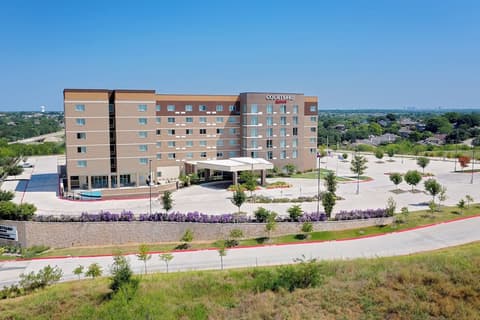 Courtyard by Marriott Dallas Carrollton, Exterior