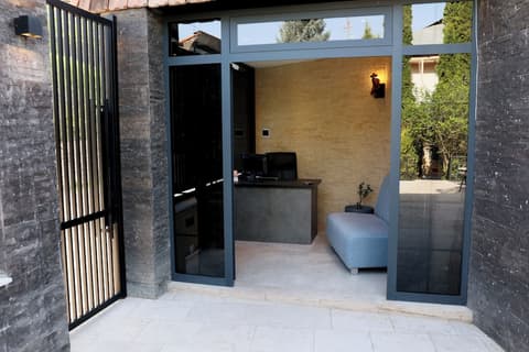 Casanova Inn, Reception