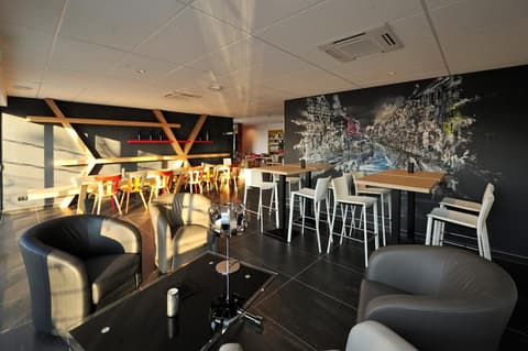 Colmar Hotel, Dining