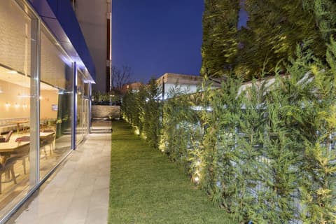 Hampton by Hilton Istanbul Atakoy, Garden