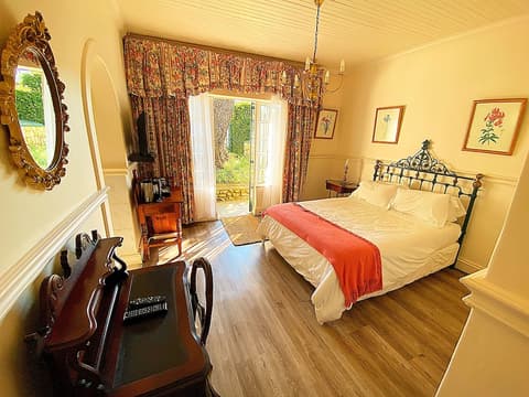 Sherwood's Country House