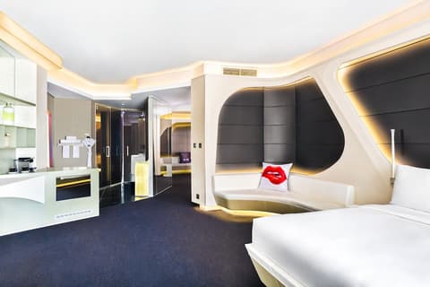 V Hotel Dubai, Curio Collection by Hilton