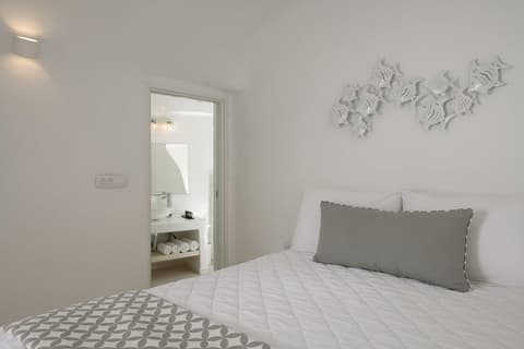 White Concept Caves, Room