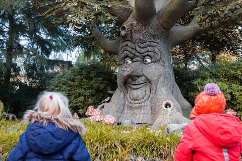 Efteling Wonder Hotel - Theme, Property grounds