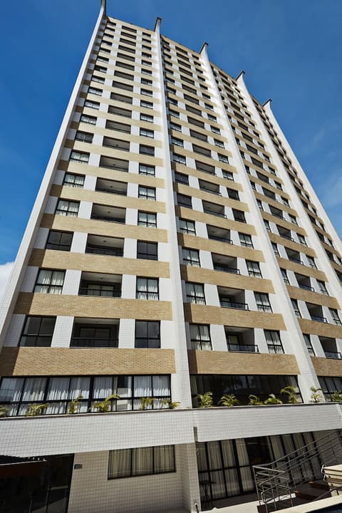 Transamerica Executive Natal, Front of property