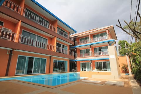 Lanta Fevrier Resort