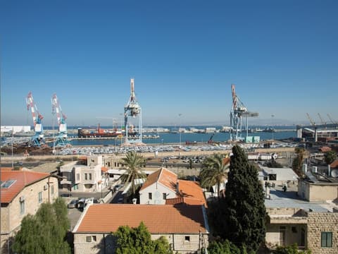 Golden Crown Haifa, Beach
