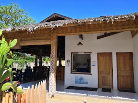 Alona Pawikan, Reception