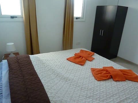 Valentinos Apartments, Room