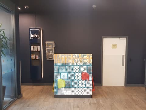 ibis budget London Hounslow, Interior entrance