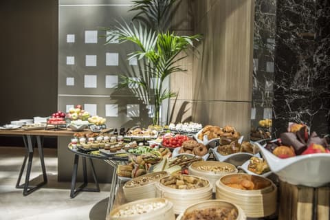 Arise Hotel Golden Horn, Dining