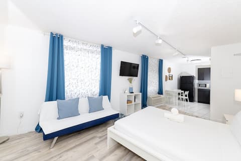 Art Deco Ocean Walk Apartments