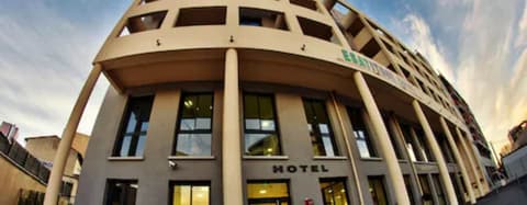 Esatitude Hôtel, Exterior