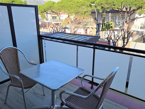 Hotel 153