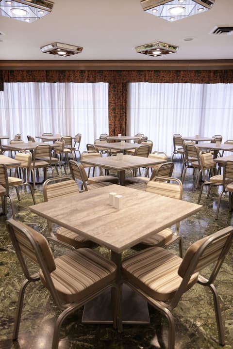 Xenophon Hotel, Restaurant