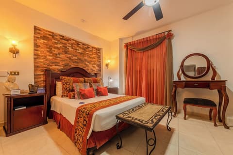 Hotel Dorado Plaza Calle del Arsenal