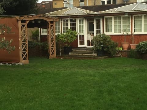 Colnbrook Lodge Guest House, Exterior