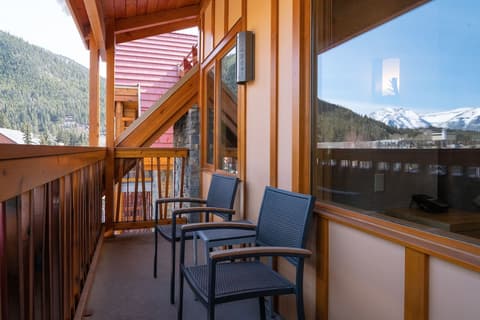 Moose Hotel And Suites, Balcony