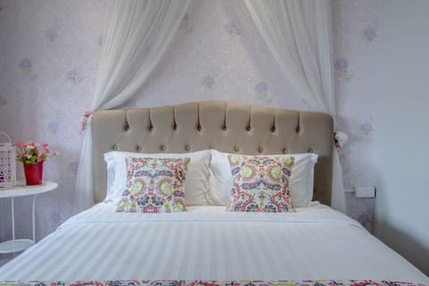 The Star of Sathorn, Room