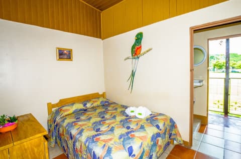 Blue Iguana, Room