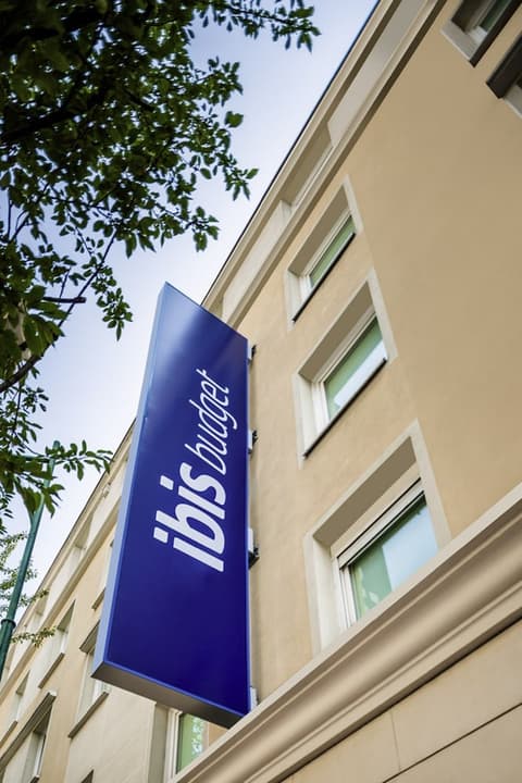 ibis budget Saint Maurice, Front of property