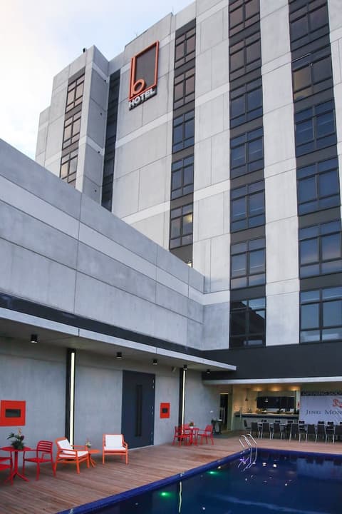 B Hotel Quezon City, Exterior