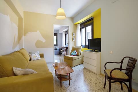 Live in Athens, Psyrri Central Apartments, Room