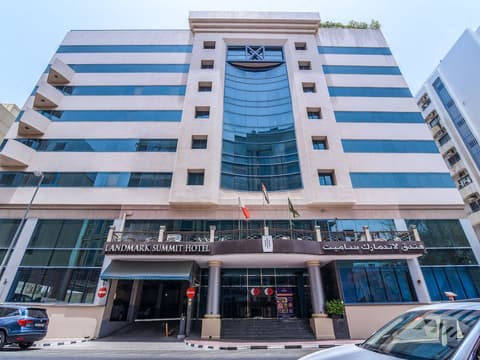 Landmark Summit Hotel, Front of property