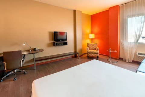 Hôtel Must –  Aéroport de Québec par JARO