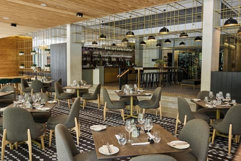 Century City Hotel Urban Square, Restaurant