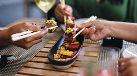 Century City Hotel Urban Square, Restaurant