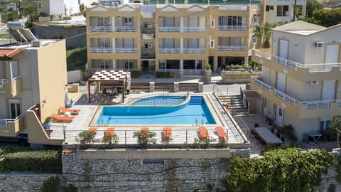 Sunrise Studios & Apartments