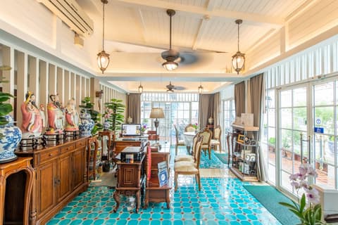 The Orchid House 153, Lobby