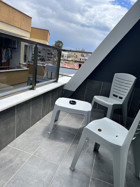 Miss Cleopatra Hotel, Balcony