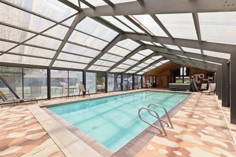 Broken Spur Inn & Steakhouse, Pool