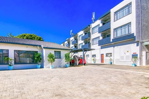 BM Gardens Apartment Hotel