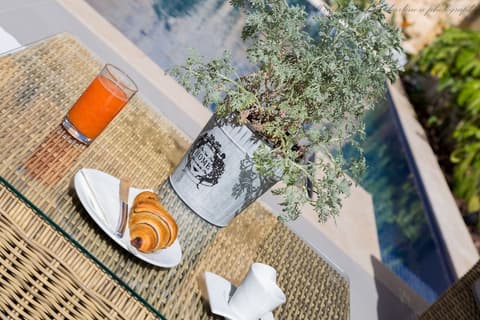 De Rohan B&B, Food and drink