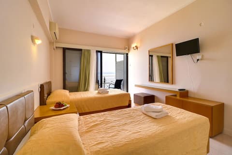 Calamos Beach Family Club Hotel, Room