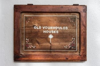 OLD VOURVOULOS HOUSES