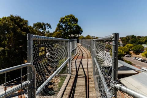 Oval Motel, Point of interest